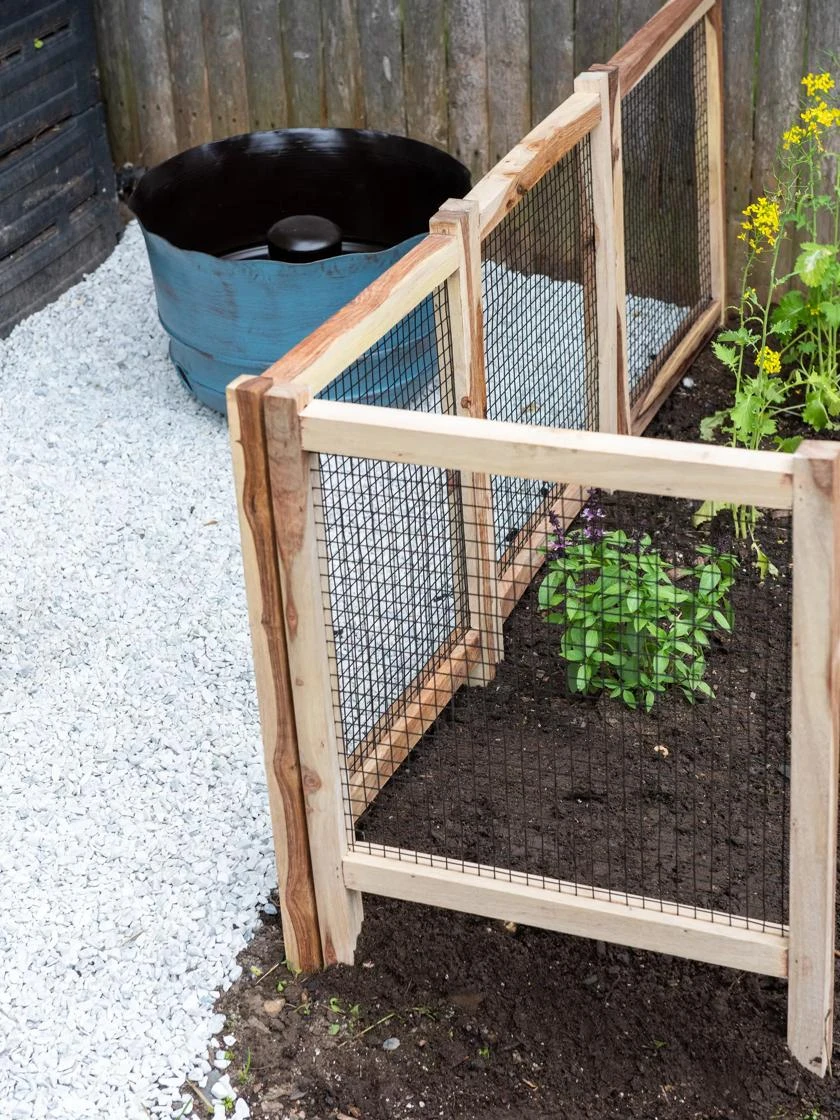 Wood And Wire Critter Fence, Set Of 4 4 Wood And Wire Critter Fence, Set Of 4 - Image 2